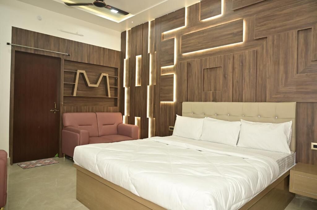Deluxe Double Room, City View | In-room safe, free WiFi