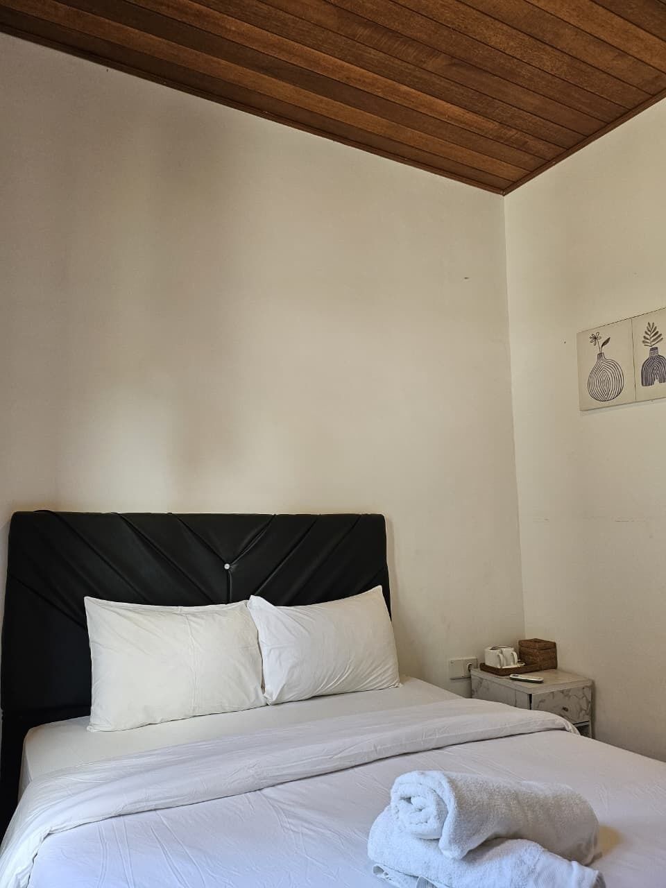 Standard Double Room | Blackout drapes, WiFi (free), bed sheets
