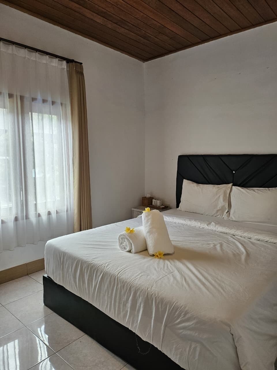 Blackout curtains, free WiFi, bed sheets