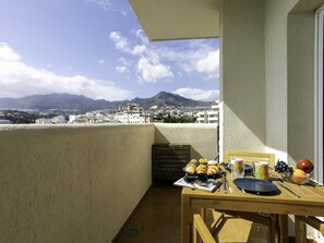 Outdoor dining - Sunstay Benalbeach Juana Flat I Benalmadena (Benalmádena)