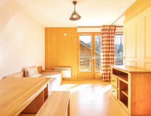 Apartment | Living room - Cosy Alpine Studio With Wellness Access (Saint-Sorlin-d'Arves)