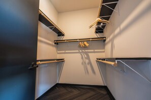 Interior - Superior Suite - Unit 603 (Nashville)