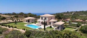 Exterior - Stunning 4 Bed Villa, Sleeps 8 with breathraking views. Close to Katelios beach (Mavrata)