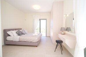 4 habitaciones, tabla de planchar con plancha, wifi y ropa de cama 