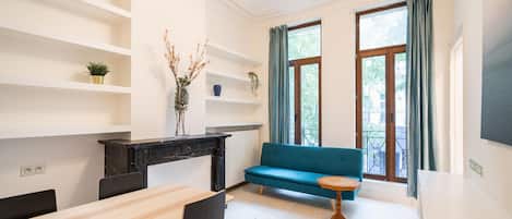 Comfort Apartment, 3 Bedrooms | Living room