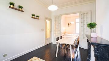 Deluxe appartement, 2 slaapkamers | Dineren