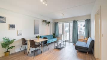 Classic Apartment, 2 Bedrooms | Living room
