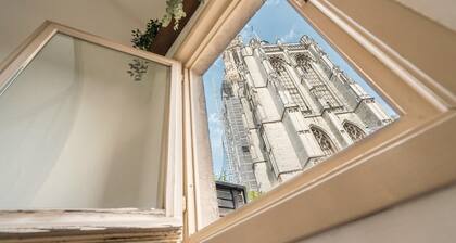 Temple Triplex Spacious Apartment