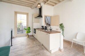 Apartamento conforto, 3 quartos | Cozinha privada | Geladeira, micro-ondas, fogão, cooktop