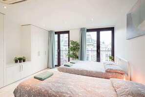 15 bedrooms - 1-bedroom Lodge Stay in Antwerp (Antwerp)