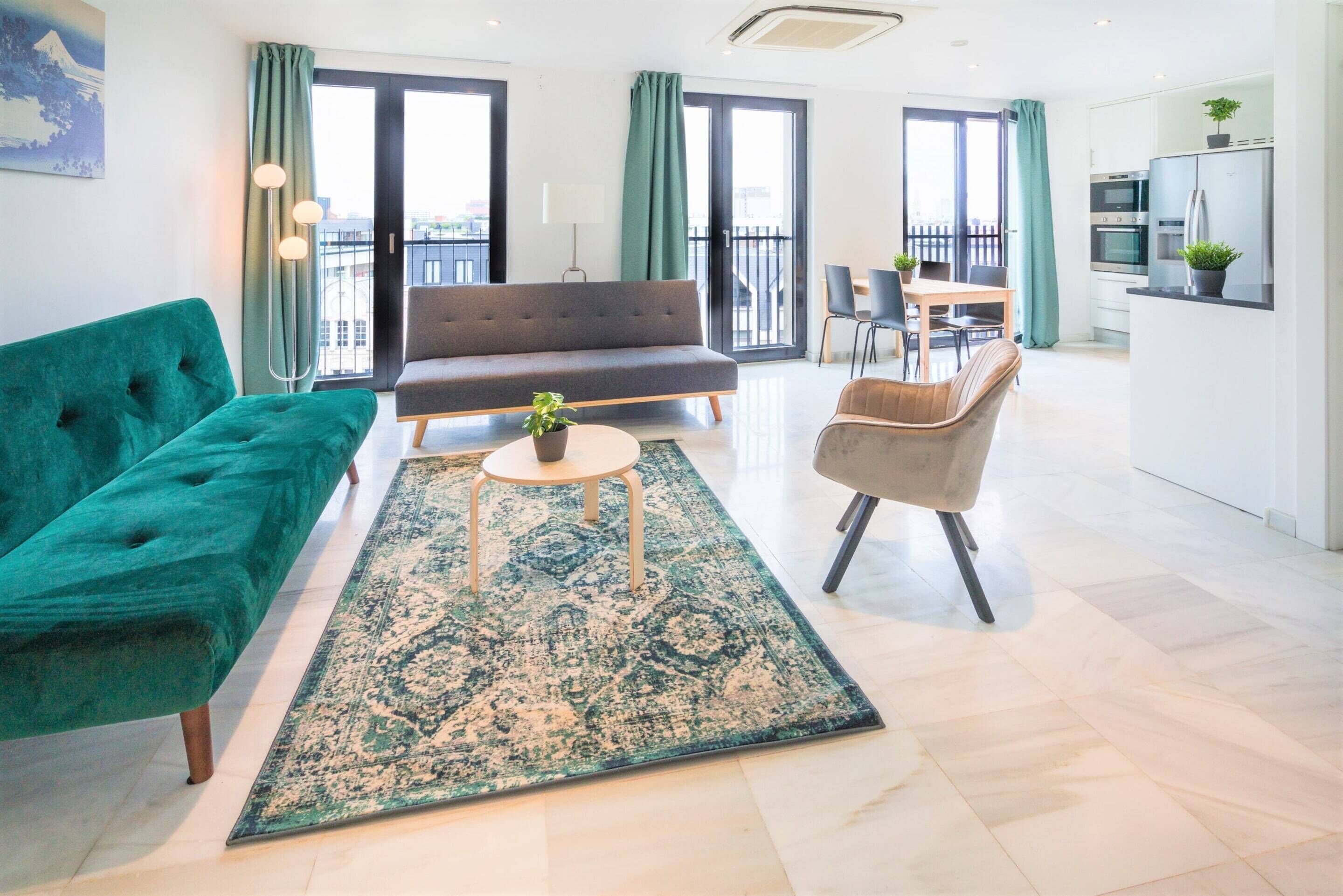 Classic Apartment, 3 Bedrooms | Living room