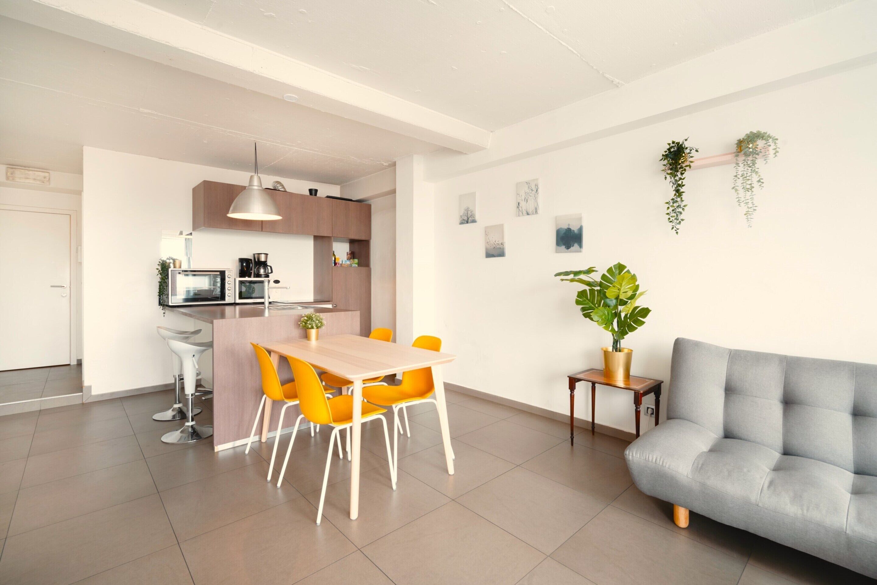 Deluxe Apartment, 2 Bedrooms | Dining