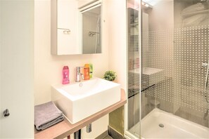 Bathroom - Antwerp Central Apartment for 7 (Antwerp)