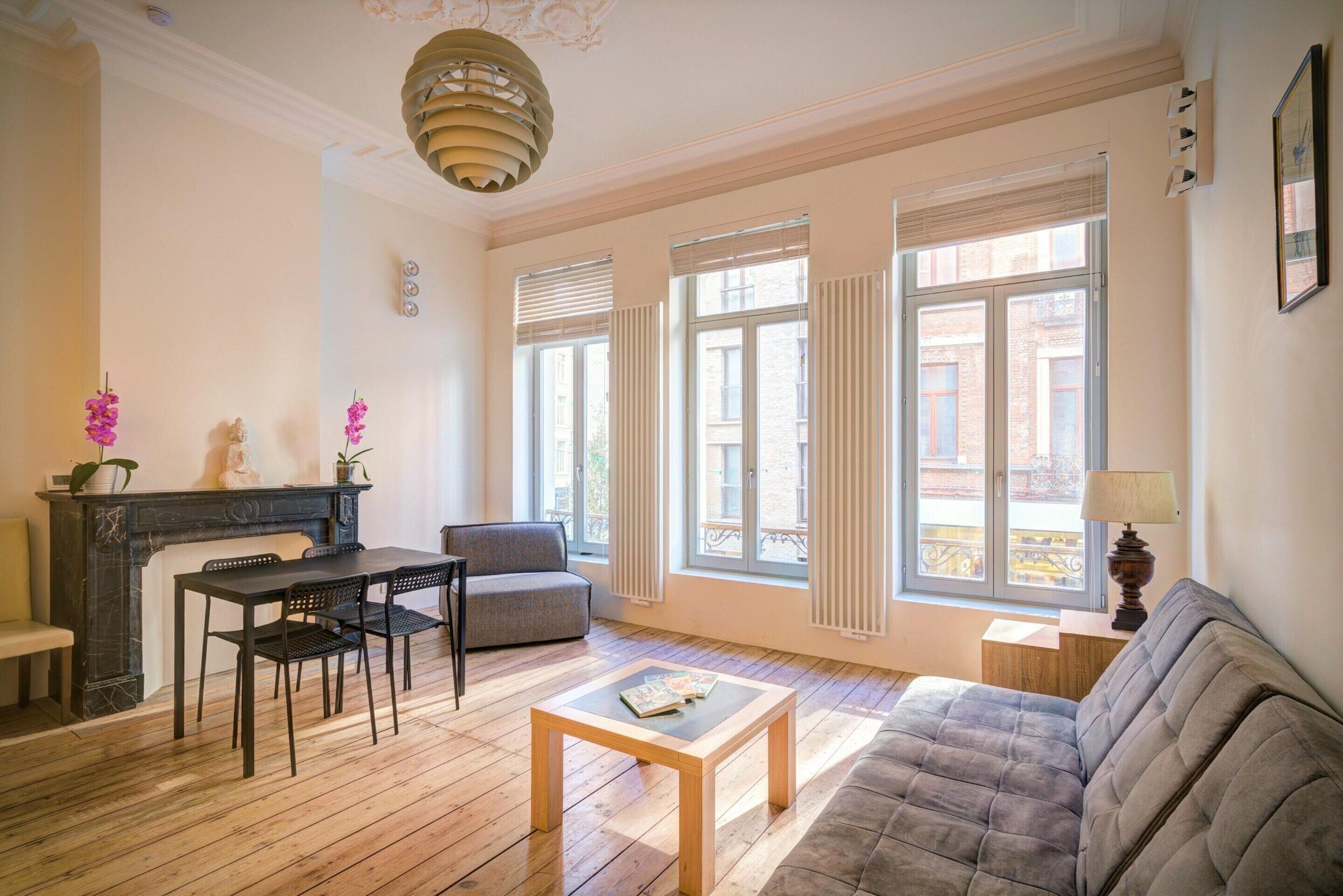 Classic Apartment, 3 Bedrooms | Living room