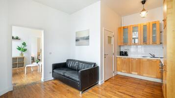 Comfort Apartment, 3 Bedrooms | Living room