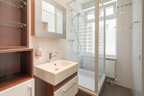 Hair dryer, shampoo - Lively City Getaway for 10 Near Meir (Antwerp)