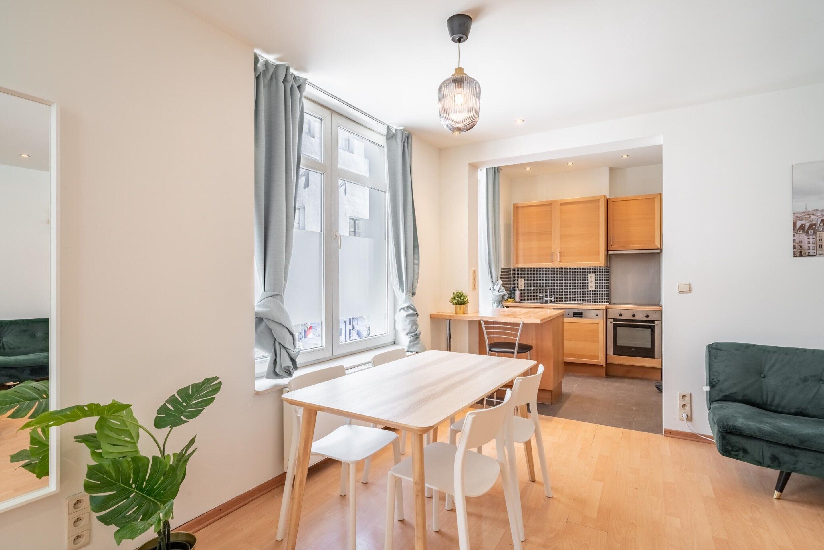 Elite Apartment, 2 Bedrooms | Dining