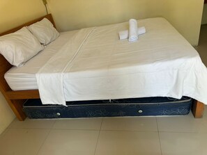 Kamar Double Basic | Meja kerja dan Wi-Fi gratis