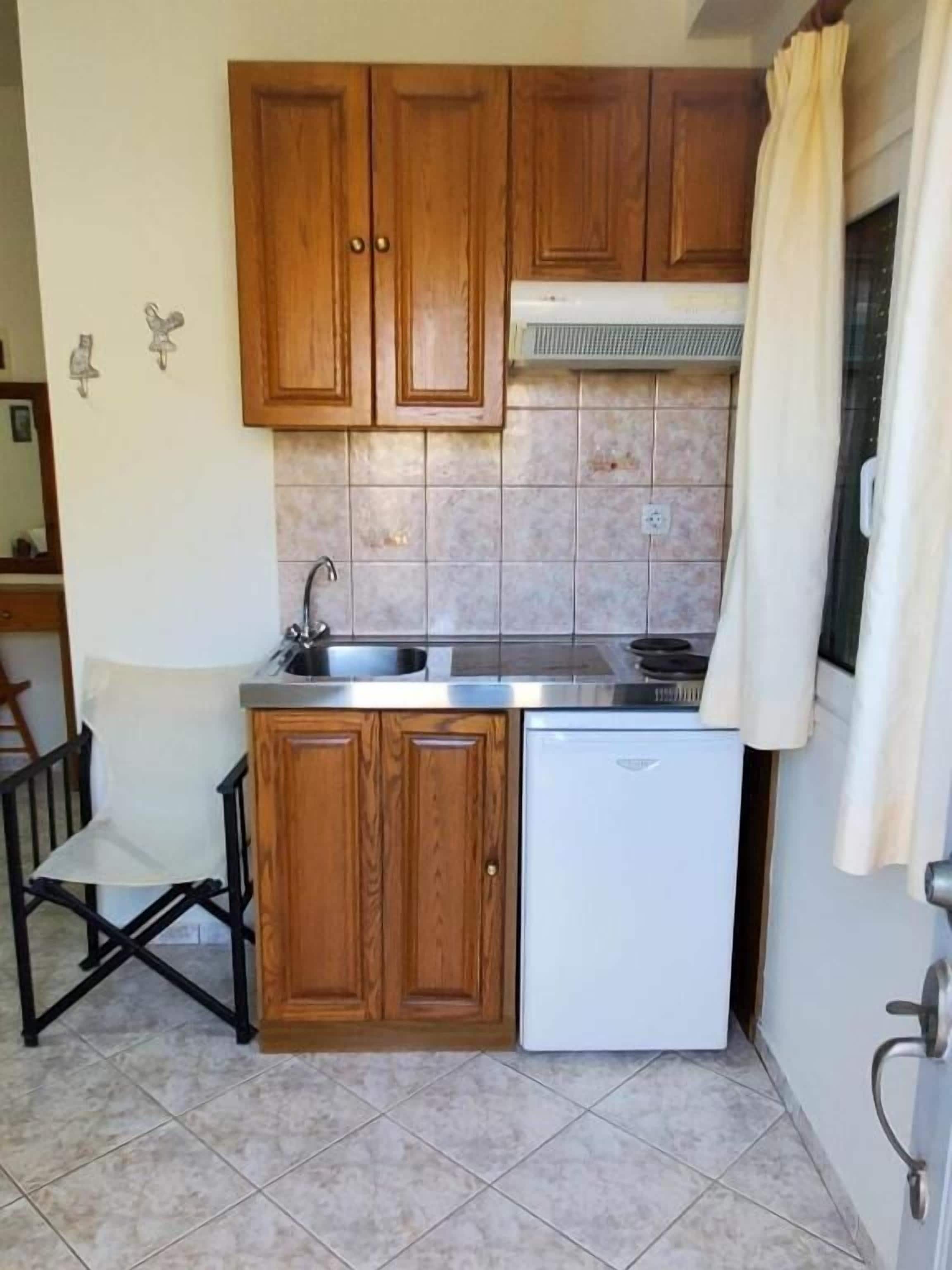 Studio, Mountain View | Private kitchen | Mini-fridge
