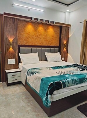 Habitación básica doble | Escritorio, espacio para trabajar con laptop y wifi gratis 