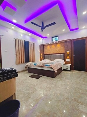 Habitación básica doble | Escritorio, espacio para trabajar con laptop y wifi gratis 