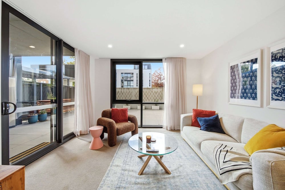 Stylish 1-bed Retreat in Braddon - Crace