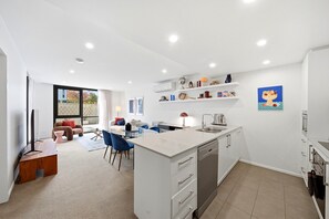 Private kitchen - Stylish 1-bed Retreat in Braddon (Canberra)
