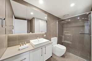 Apartment | Bathroom - Stylish 1-bed Retreat in Braddon (Canberra)