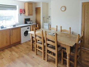 Dining - Single storey detached cottage with enclosed gardens and spectacular views. (Worton near Askrigg)