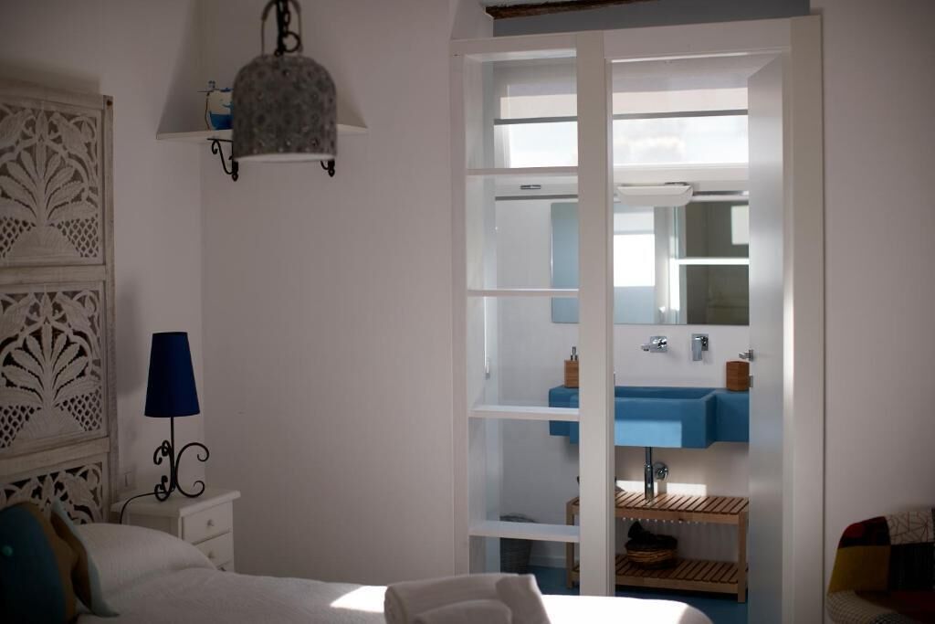 Suite, terrasse, bakgårdsutsikt | Lydisolert og wi-fi (inkludert)
