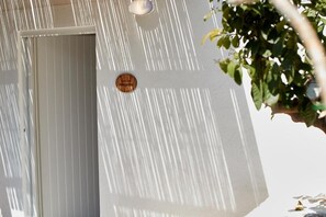 Deluxe-Doppelzimmer, Terrasse, Blick auf den Innenhof | Außendetails