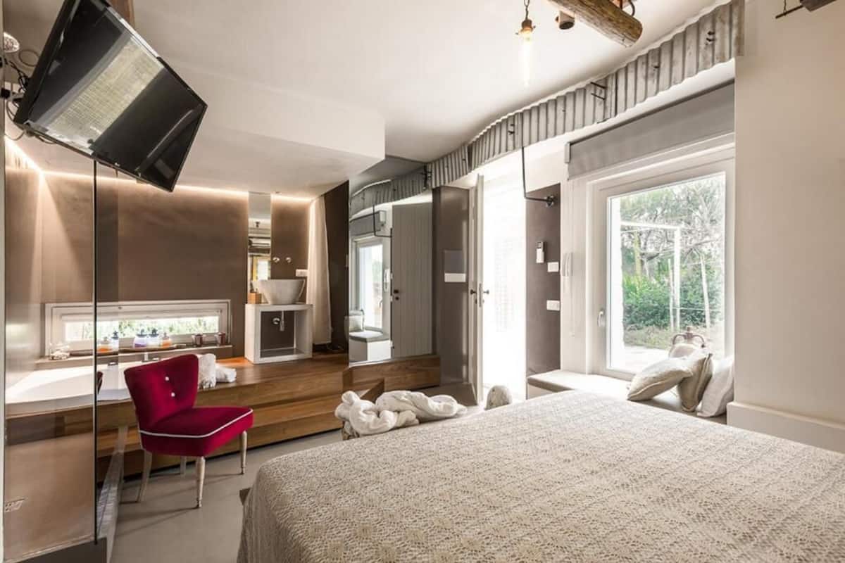 Deluxe Suite, Patio, Garden View | Soundproofing, free WiFi