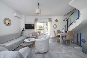 TV - Glarokavos Escape Villa by RentalsPro - Pefkohori (Pallini , Pefkohori)