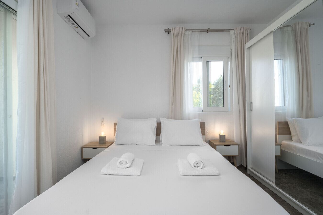 3 habitaciones, tabla de planchar con plancha, wifi y ropa de cama 