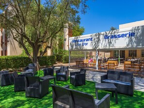 Apartment | Balcony - Spacious Chic Stay Near Golden Isles (La Londe-les-Maures)