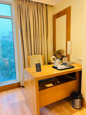 Deluxe Double Room, 1 King Bed, Air conditioning, City View | Interior - The Luxotic Suites (Gurugram)