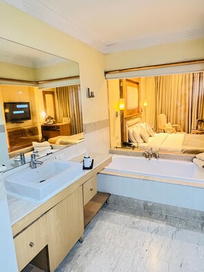Separate bathtub and shower, free toiletries, hair dryer, slippers - The Luxotic Suites (Gurugram)