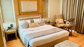 Chambre Double Deluxe, 1 très grand lit, climatisation, vue ville
