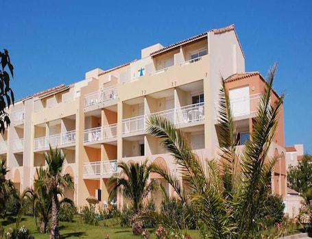 Golfside Apartment With Terrace