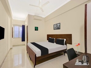 1 bedroom - Super OYO Collection O Jagadamba Junction Near Beach Road (Visakhapatnam)