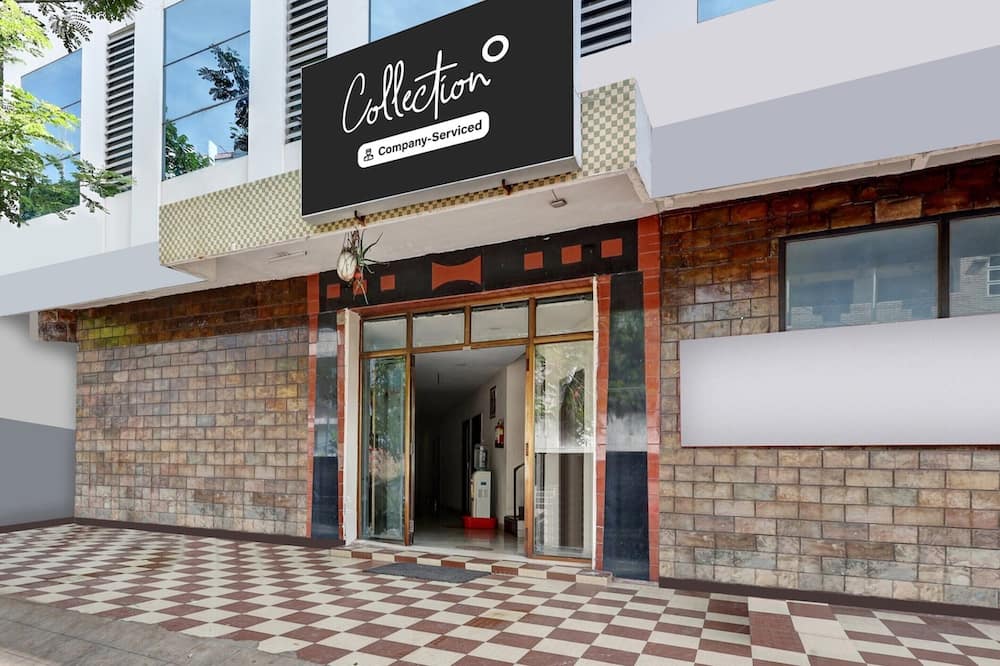 Super OYO Collection O Jagadamba Junction Near Beach Road