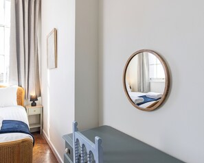 Bureau, fer et planche à repasser, Wi-Fi gratuit