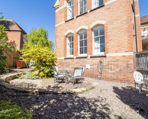Outdoor dining - 3 Bed Home in Shrewsbury (Shropshire)