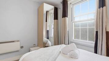Iron/ironing board, WiFi, bed sheets