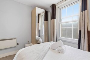 Iron/ironing board, WiFi, bed sheets - City Centre 1-Bed | Walk to The Gate and Station (Newcastle upon Tyne)