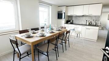 Basic Apartment | Shared kitchen