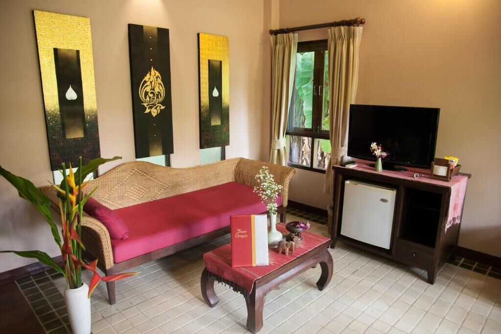 Phòng Suite Junior, sân hiên, quang cảnh vườn | Khu phòng khách