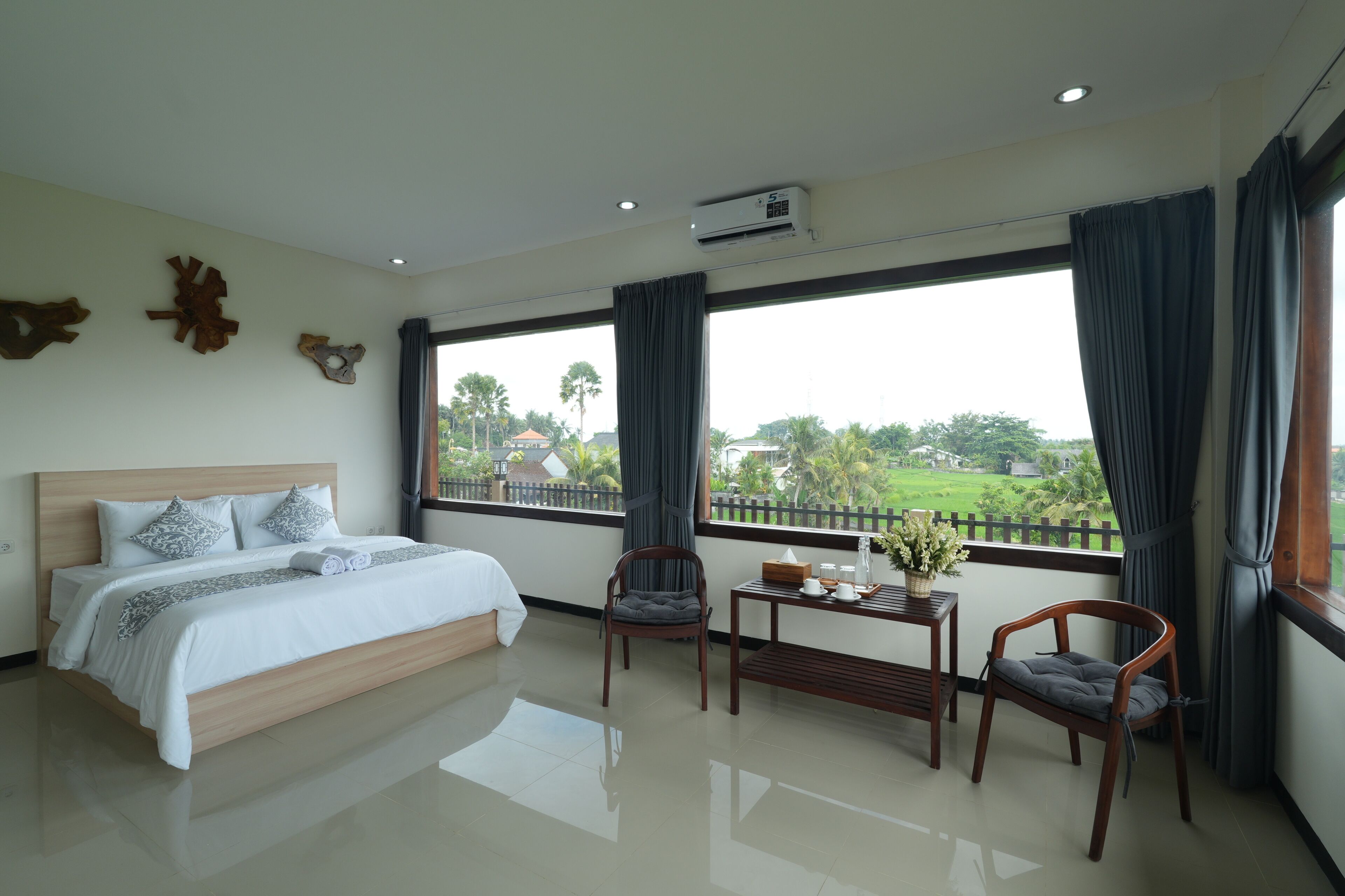 Suite | Free WiFi, bed sheets
