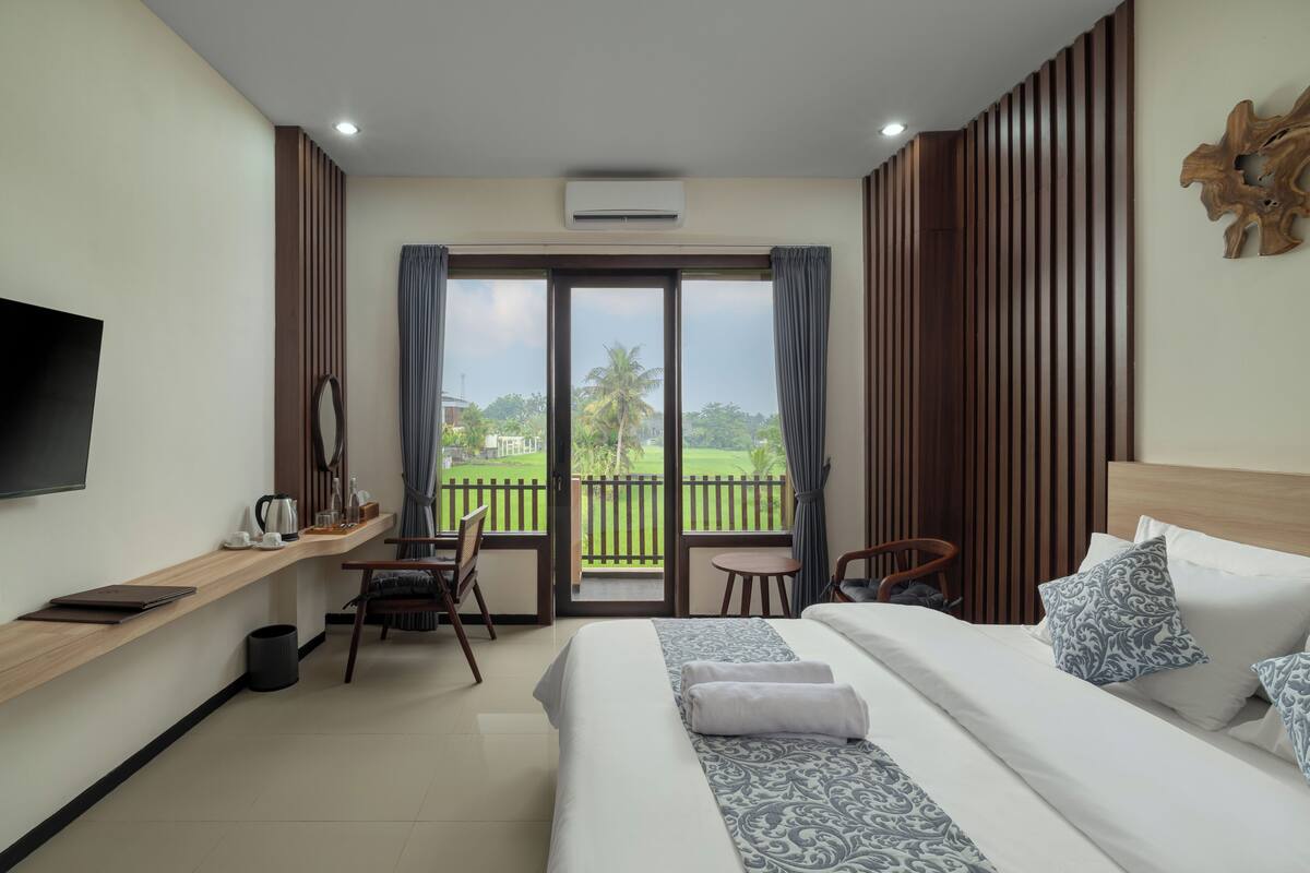 Apartamento luxo, sacada, vista para o jardim | Vista do quarto