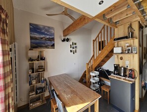 Apartment | Private kitchen - Alpine Retreat With Balcony and Parking (Saint-Sorlin-d'Arves)